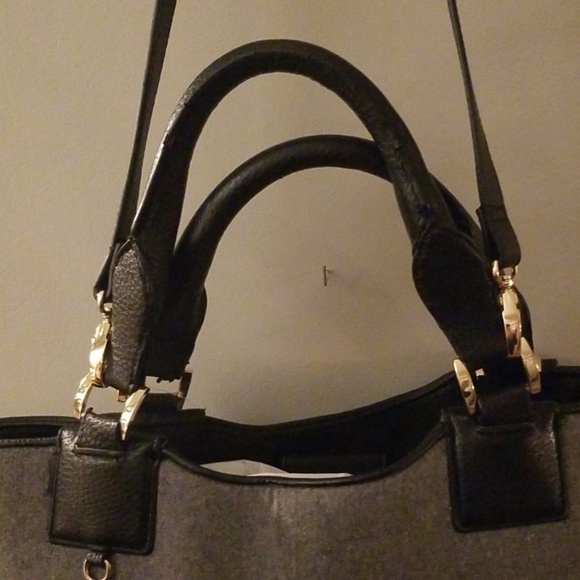 The Limited Tote with shoulder strap - Picture 3 of 6